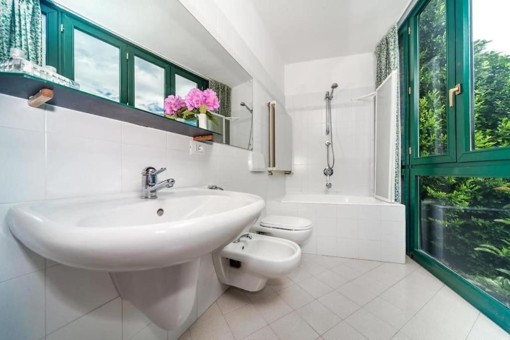 Contessa - Panoramic Villa Massino Visconti Екстериор снимка